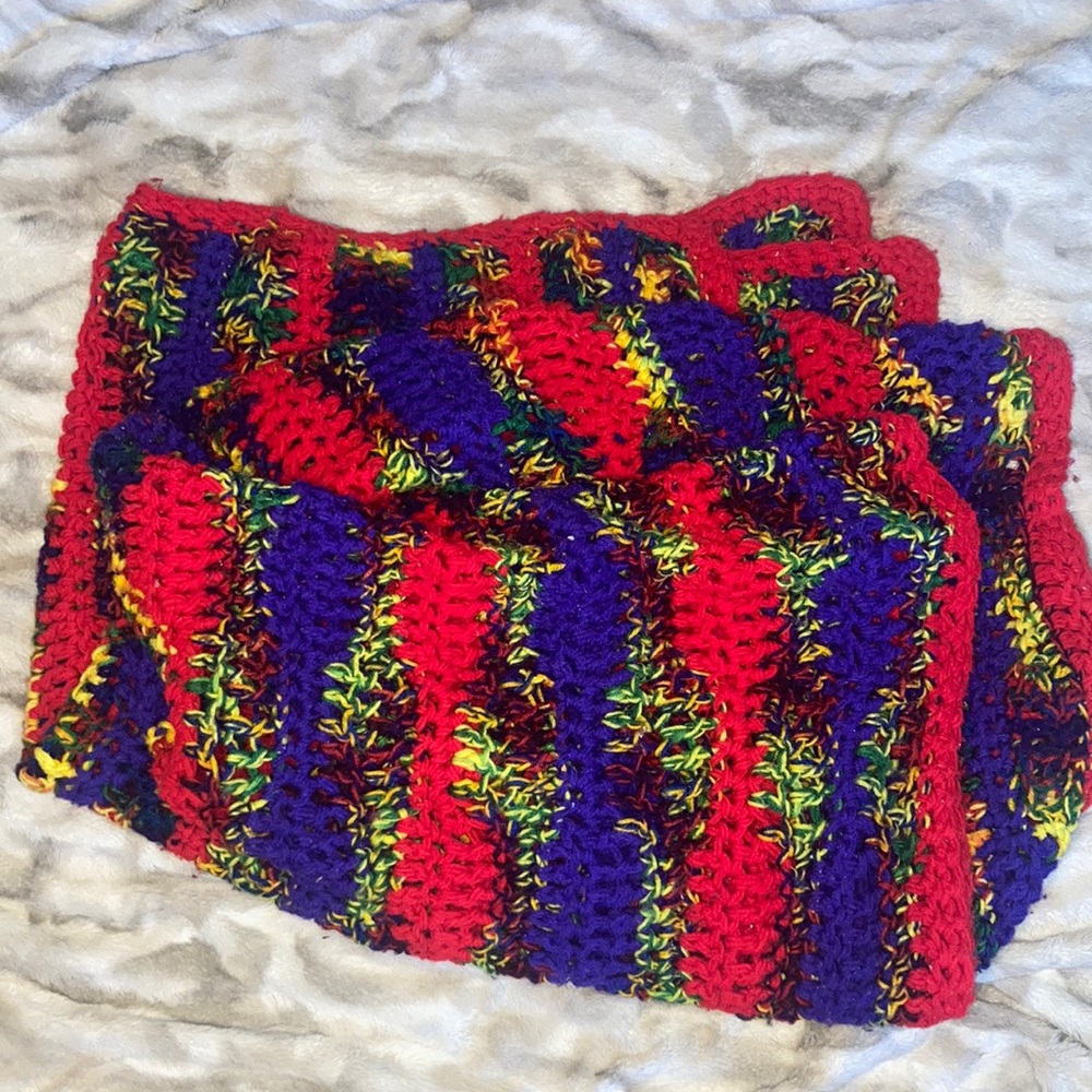 Gorgeous handmade crocheted blanket! Large (~75” x 51”)